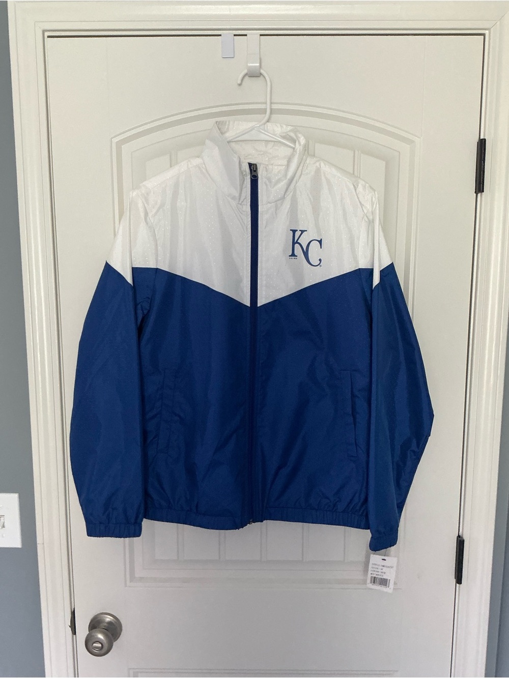 NWT G-III 4HER White Kansas City Royals Wind Jacket lined
Oversized Medium